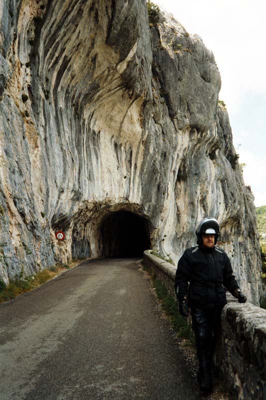 Tunnel in den Gorges de la Nesque