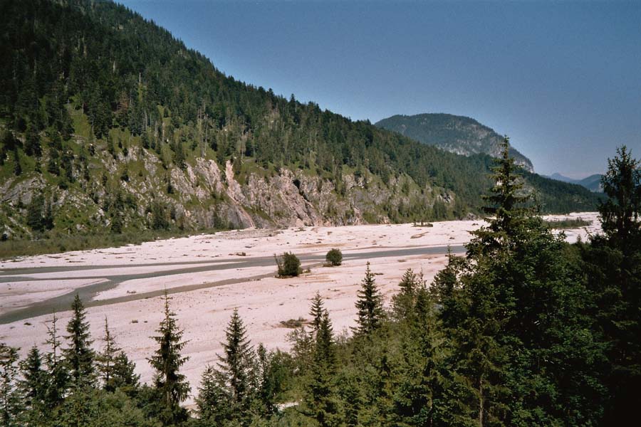 Isarhochwasserbett auf dem Weg nach Vorderri�